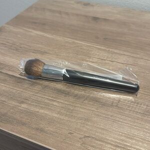 Younique Tapered Blusher brush